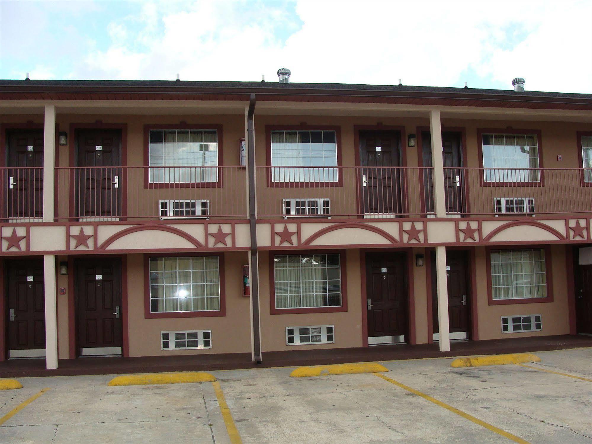 Colonial Inn Hammond Exterior photo